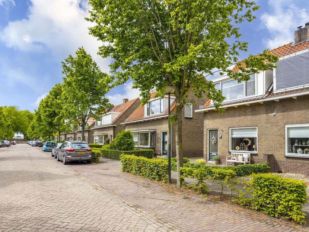 Sluisweg 34, HARDINXVELD-GIESSENDAM