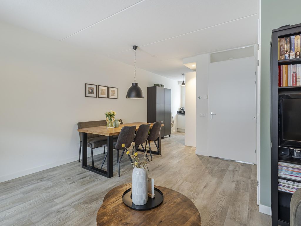 Hobbemastraat 21, HARDINXVELD-GIESSENDAM