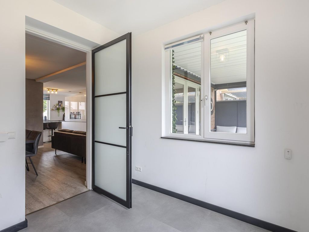 Uranusstraat 22, Hardinxveld-Giessendam