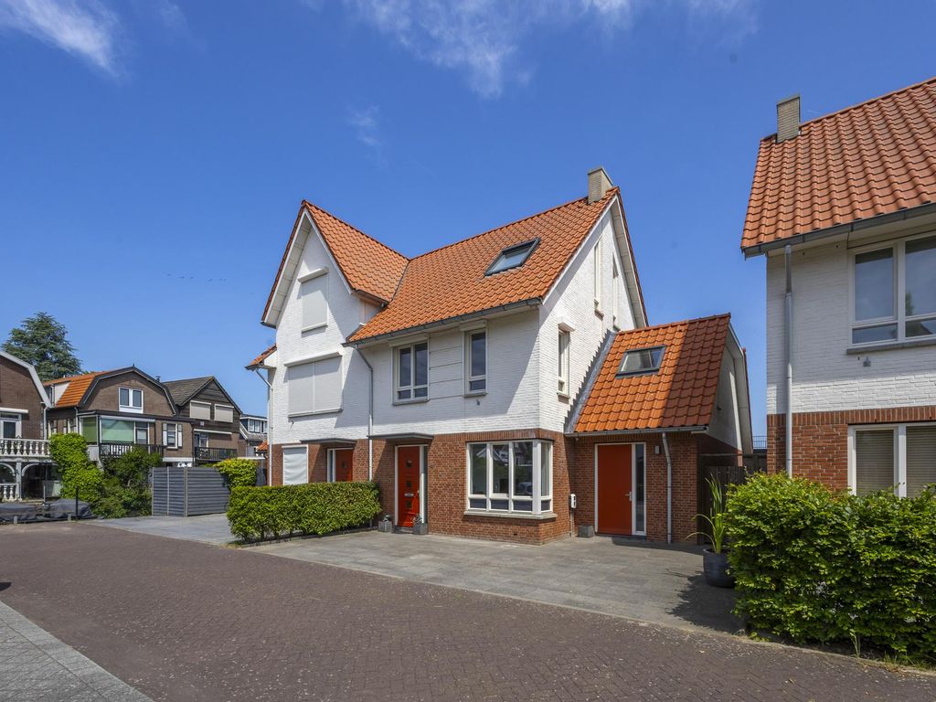 Uranusstraat 22, Hardinxveld-Giessendam