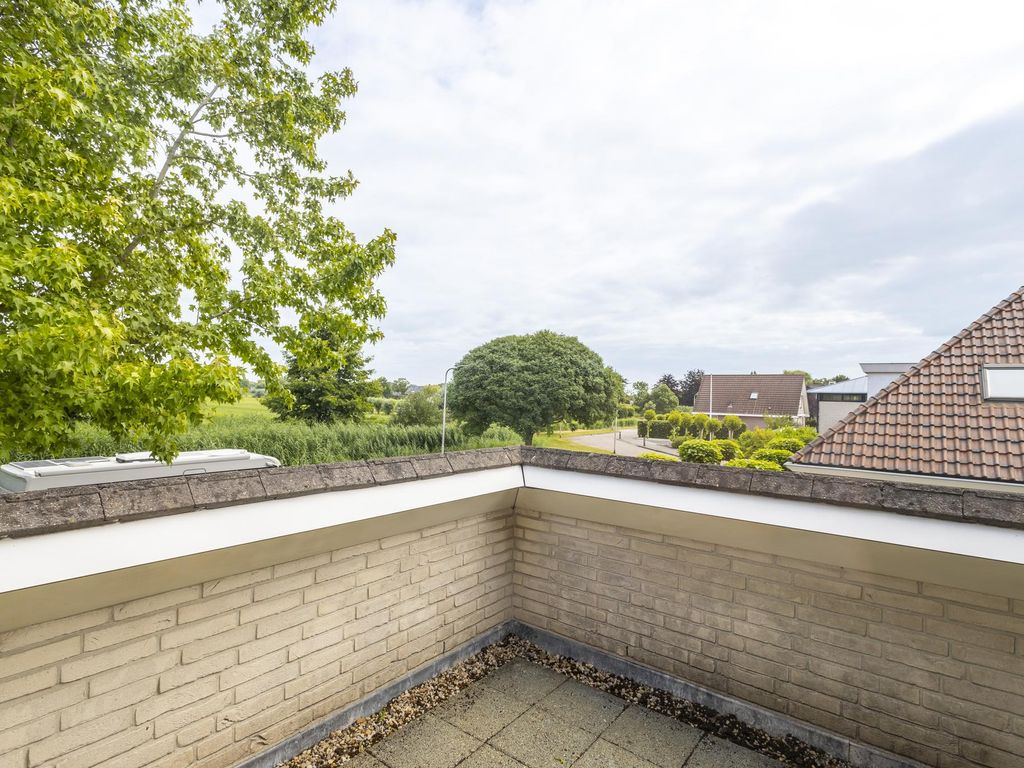 Roerdompstraat 27, Schelluinen