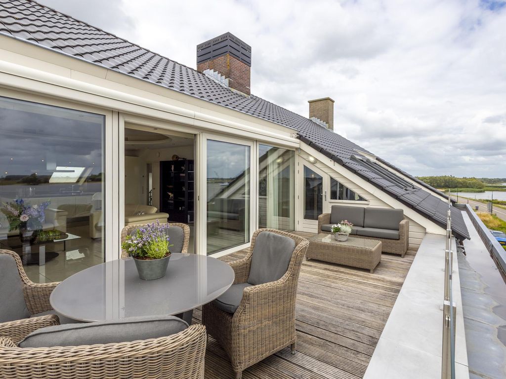 Rivierdijk 199, HARDINXVELD-GIESSENDAM