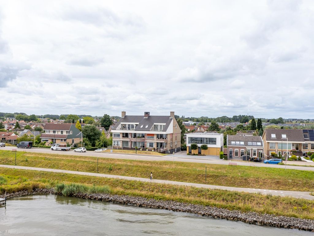 Rivierdijk 199, HARDINXVELD-GIESSENDAM