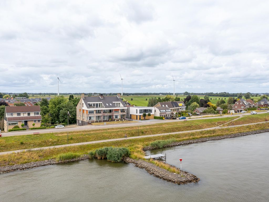 Rivierdijk 199, HARDINXVELD-GIESSENDAM