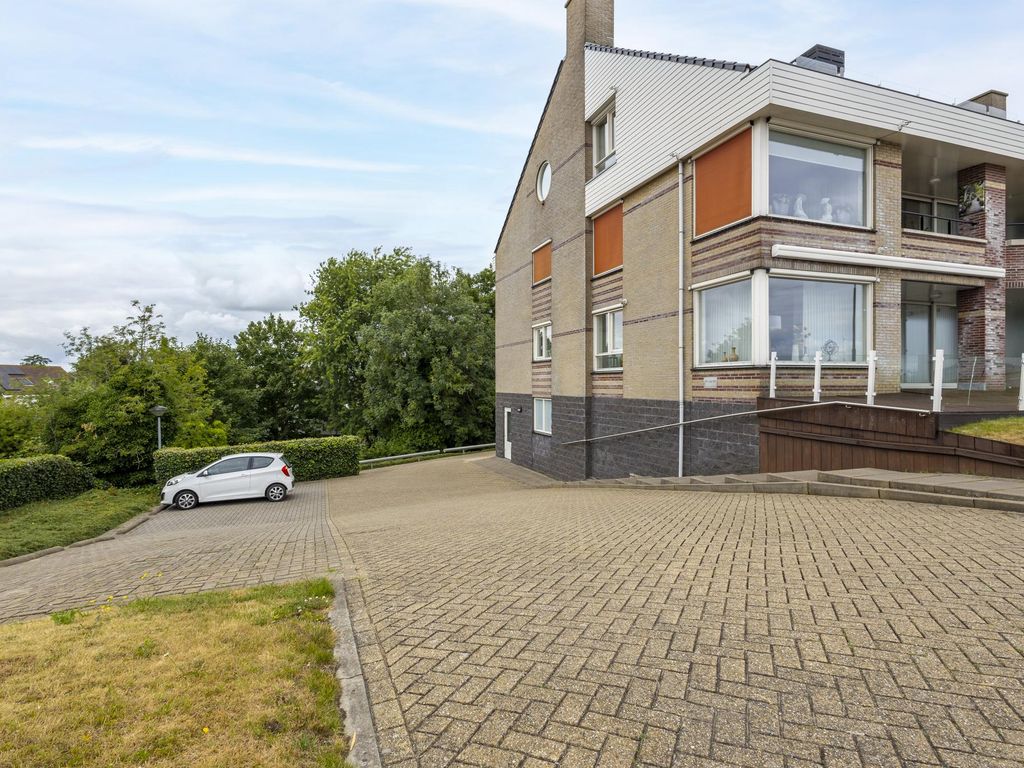 Rivierdijk 199, HARDINXVELD-GIESSENDAM
