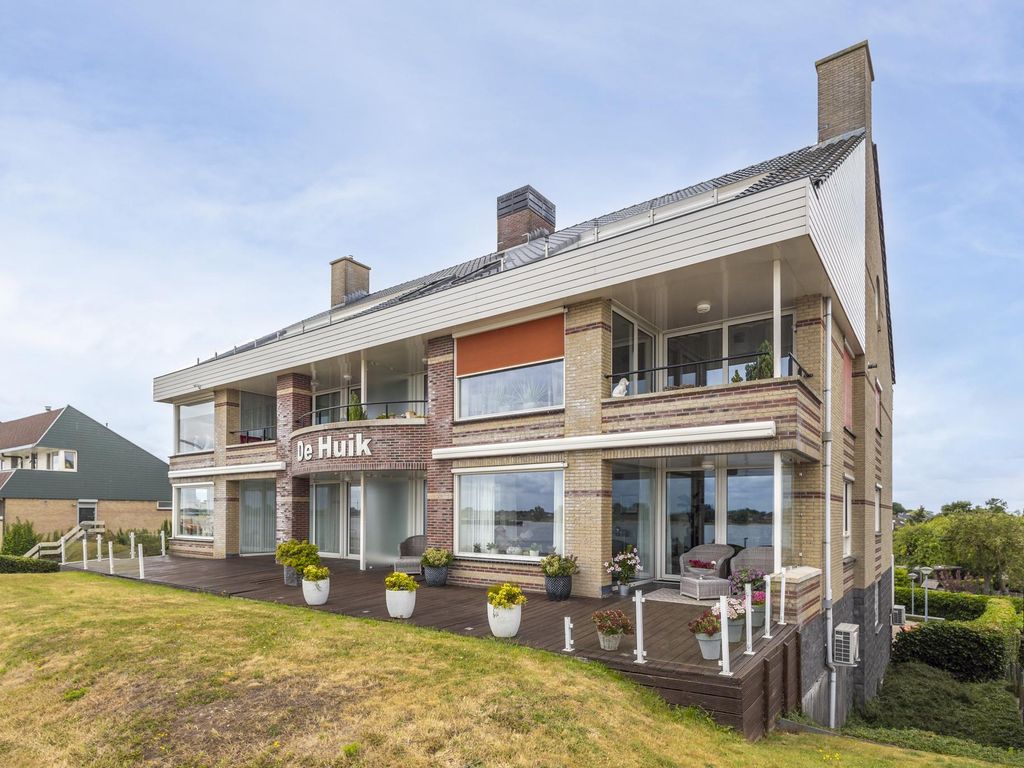 Rivierdijk 199, HARDINXVELD-GIESSENDAM