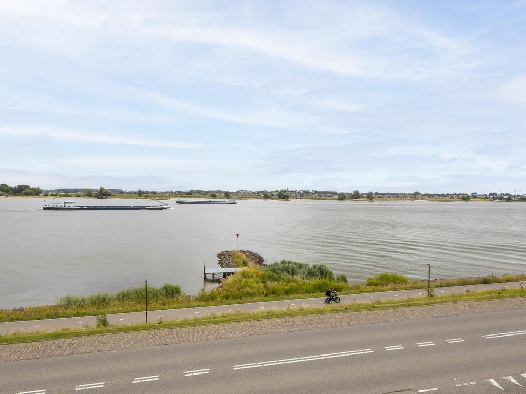 Rivierdijk 199, HARDINXVELD-GIESSENDAM