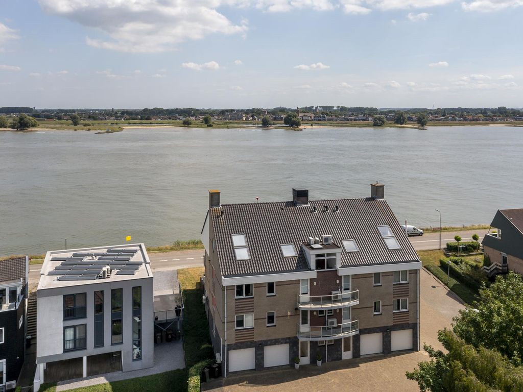 Rivierdijk 199, HARDINXVELD-GIESSENDAM