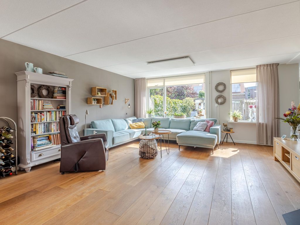 Burg Viezeestraat 7, Bleskensgraaf ca