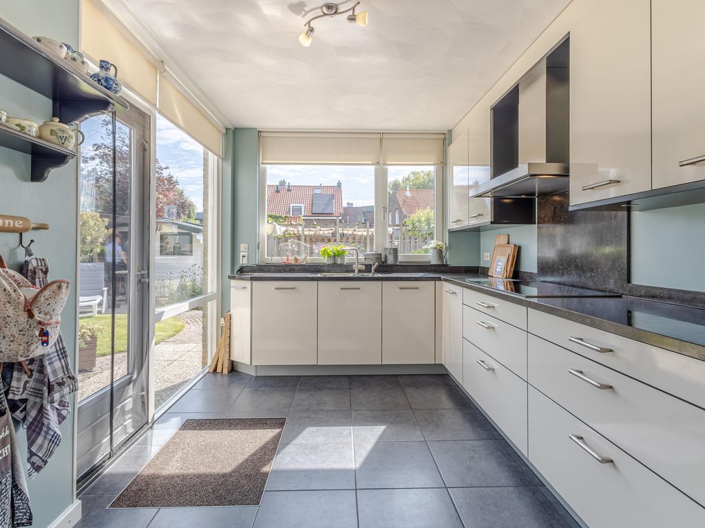 Burg Viezeestraat 7, Bleskensgraaf ca