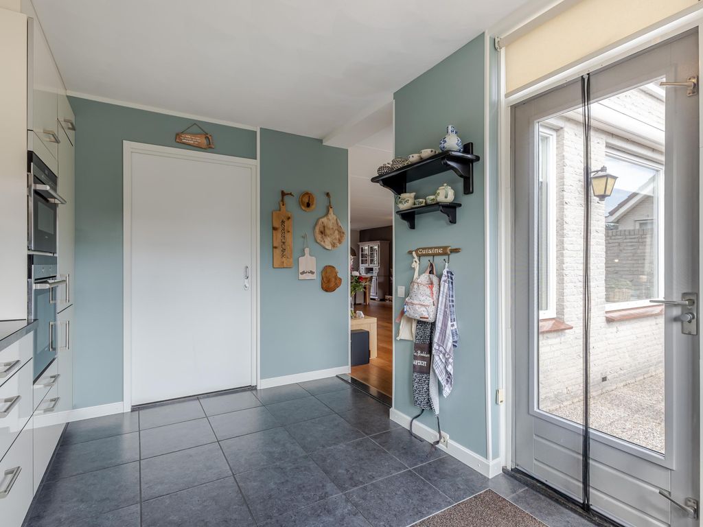 Burg Viezeestraat 7, Bleskensgraaf ca