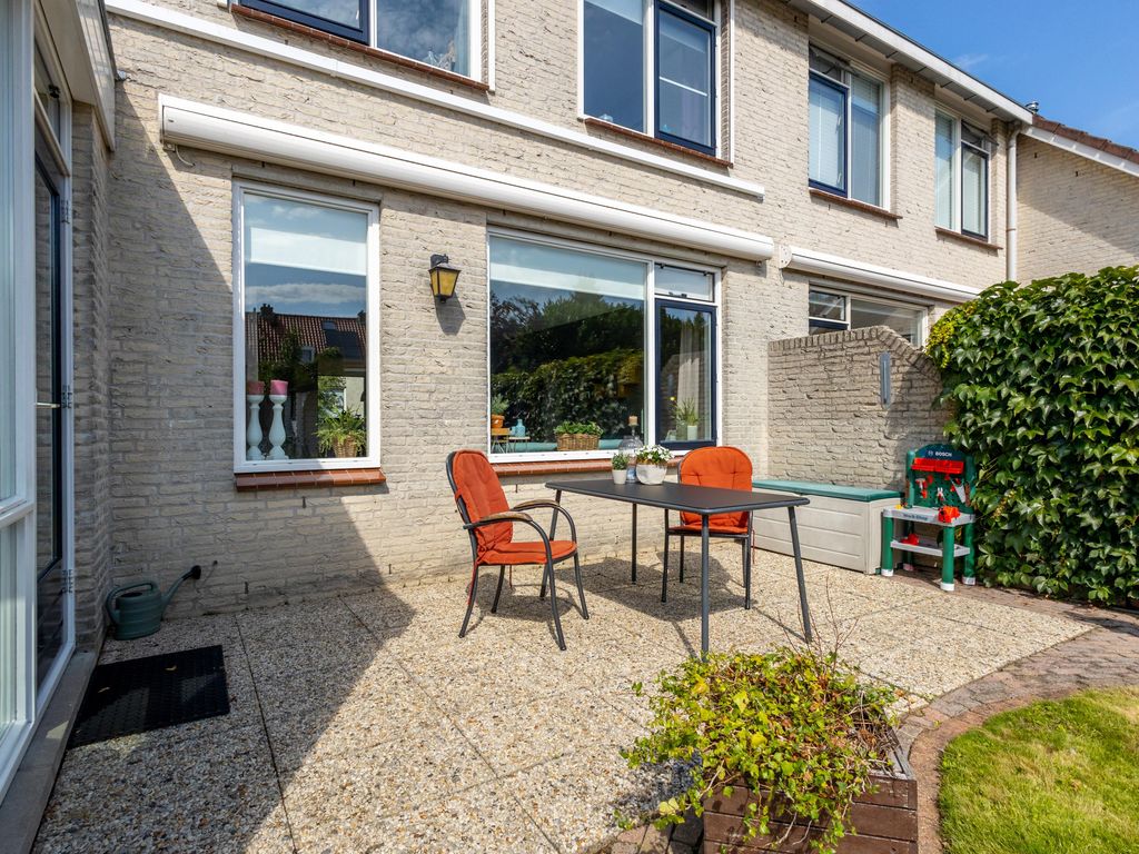 Burg Viezeestraat 7, Bleskensgraaf ca