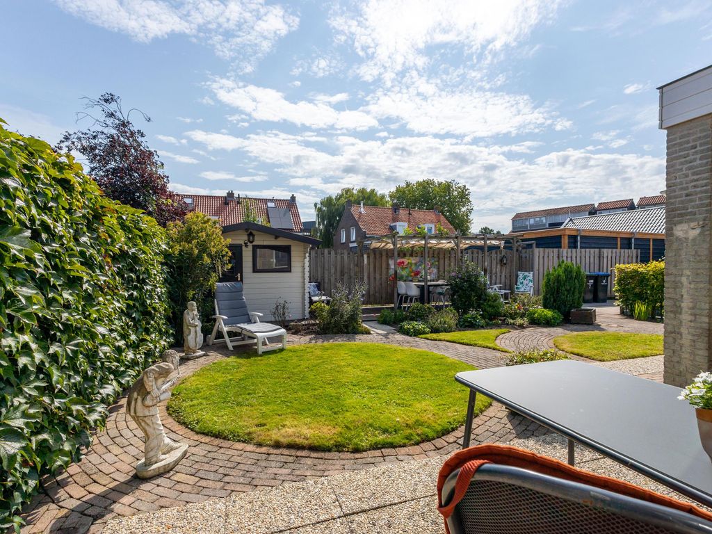 Burg Viezeestraat 7, Bleskensgraaf ca