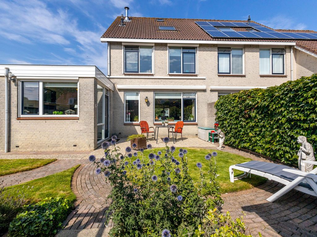 Burg Viezeestraat 7, Bleskensgraaf ca