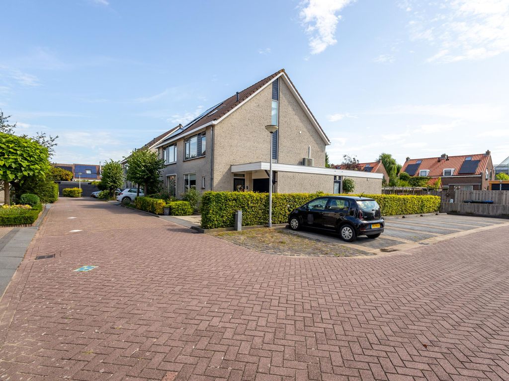 Burg Viezeestraat 7, Bleskensgraaf ca