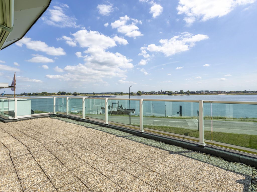 Rivierdijk 245, HARDINXVELD-GIESSENDAM