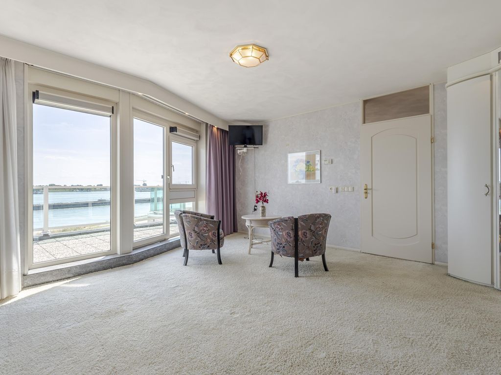 Rivierdijk 245, HARDINXVELD-GIESSENDAM