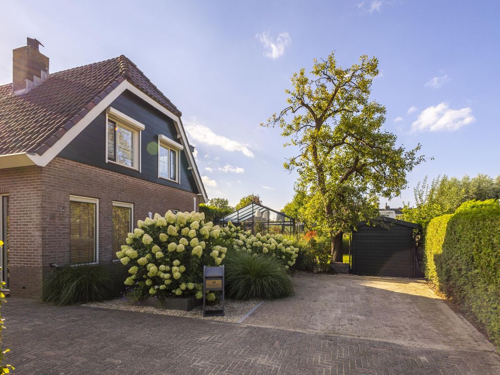 Akkerstraat 18, HARDINXVELD-GIESSENDAM