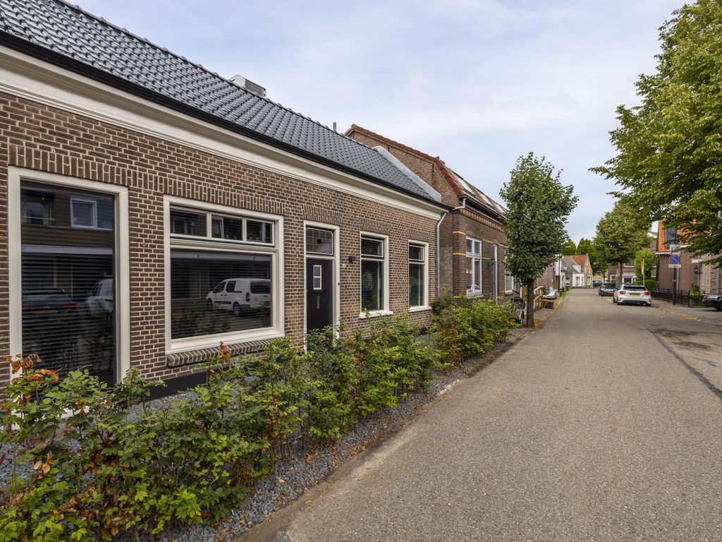 Buitendams 30, HARDINXVELD-GIESSENDAM