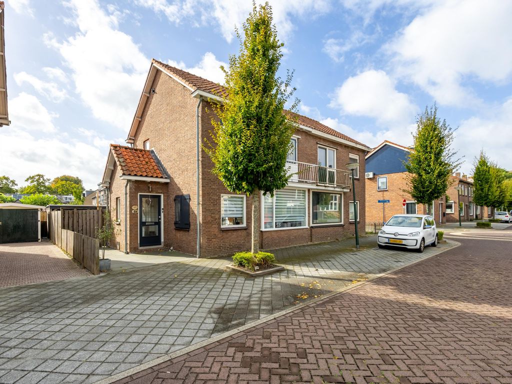 Troelstrastraat 60, HARDINXVELD-GIESSENDAM