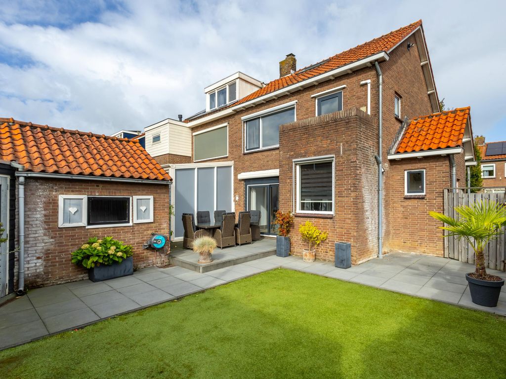 Troelstrastraat 60, HARDINXVELD-GIESSENDAM
