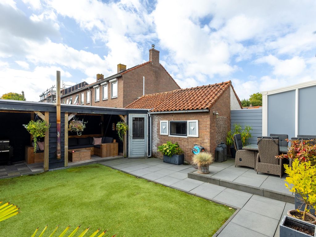Troelstrastraat 60, HARDINXVELD-GIESSENDAM