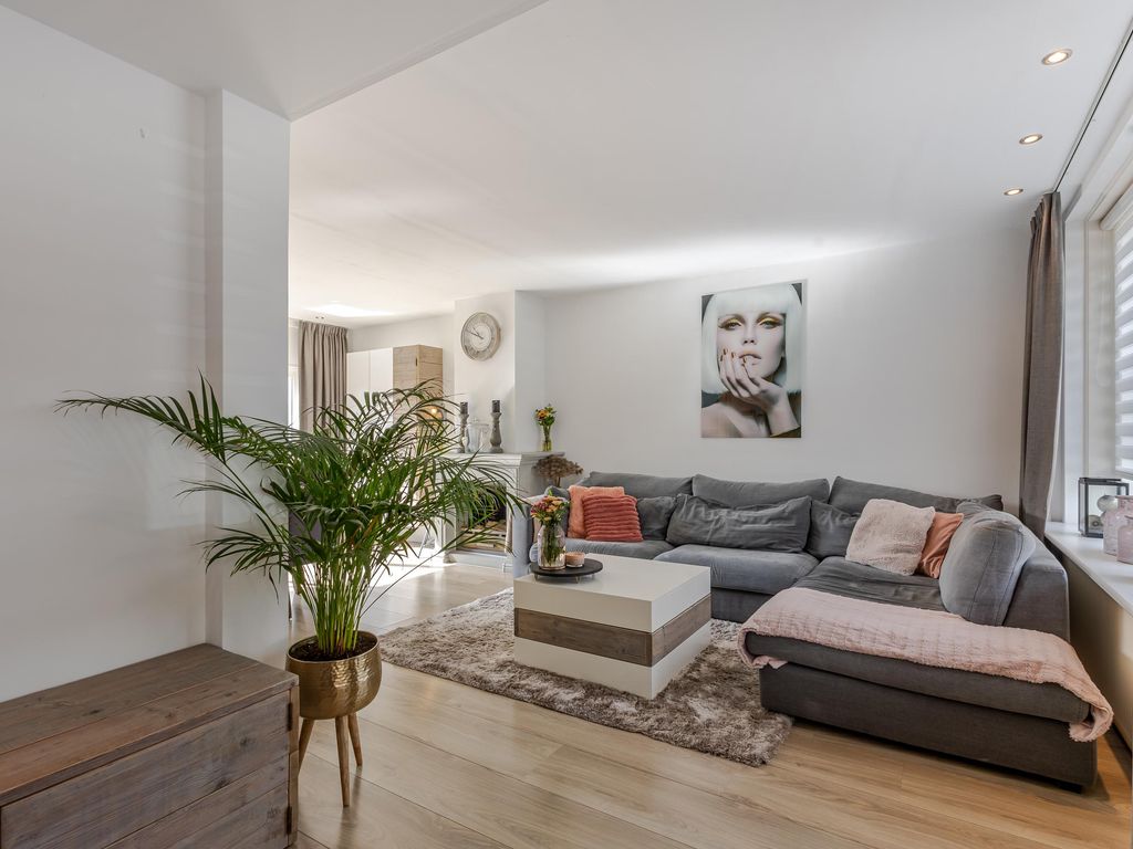 Troelstrastraat 60, HARDINXVELD-GIESSENDAM