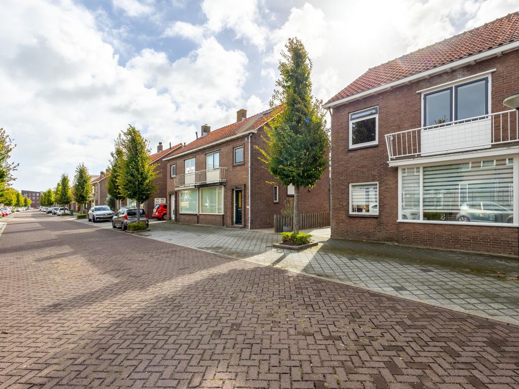 Troelstrastraat 60, HARDINXVELD-GIESSENDAM