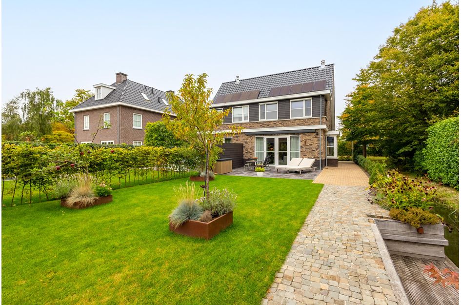 Parallelweg 97