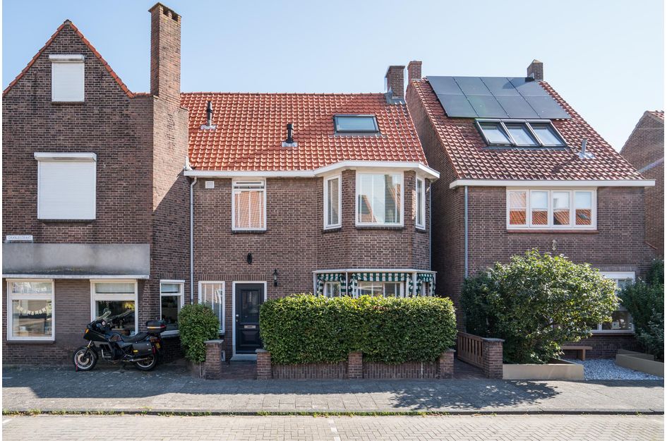 Oranjestraat 16
