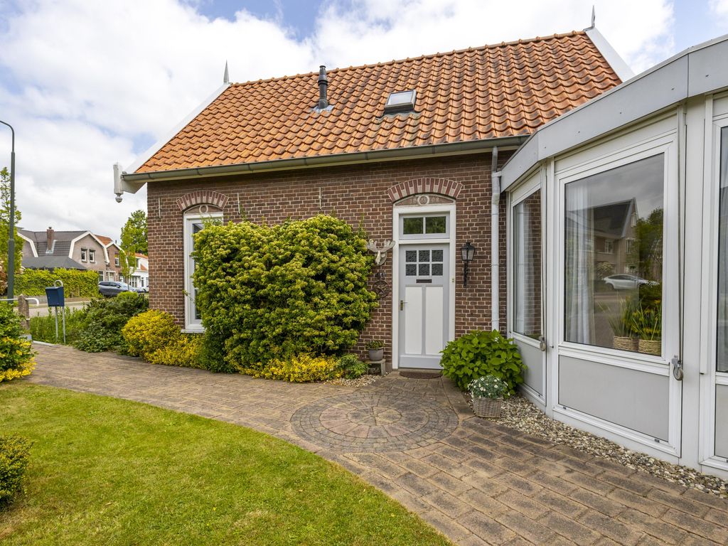 Kerkweg 41, HARDINXVELD-GIESSENDAM