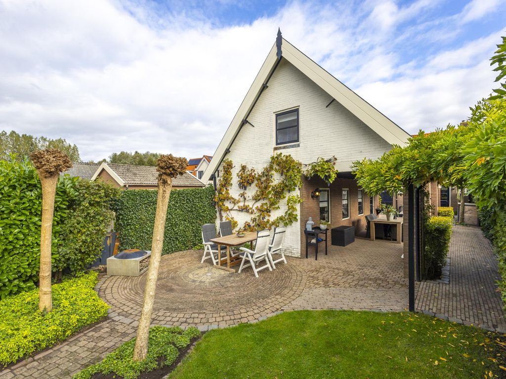 Sluisweg 44, HARDINXVELD-GIESSENDAM