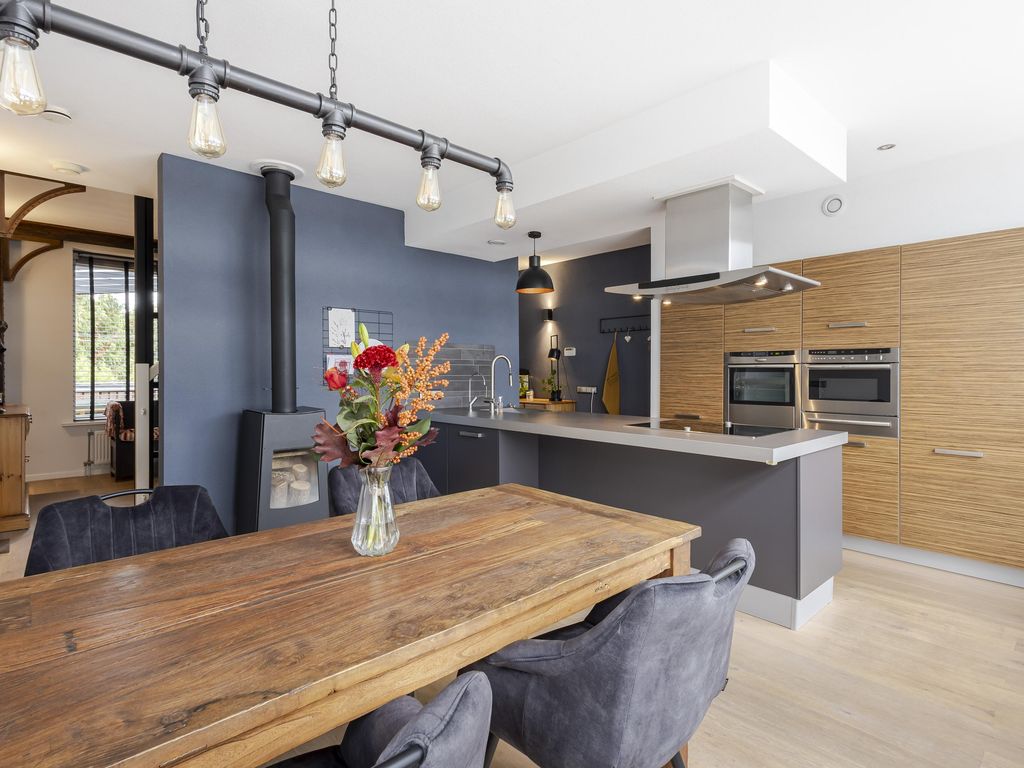 Rivierdijk 255, HARDINXVELD-GIESSENDAM