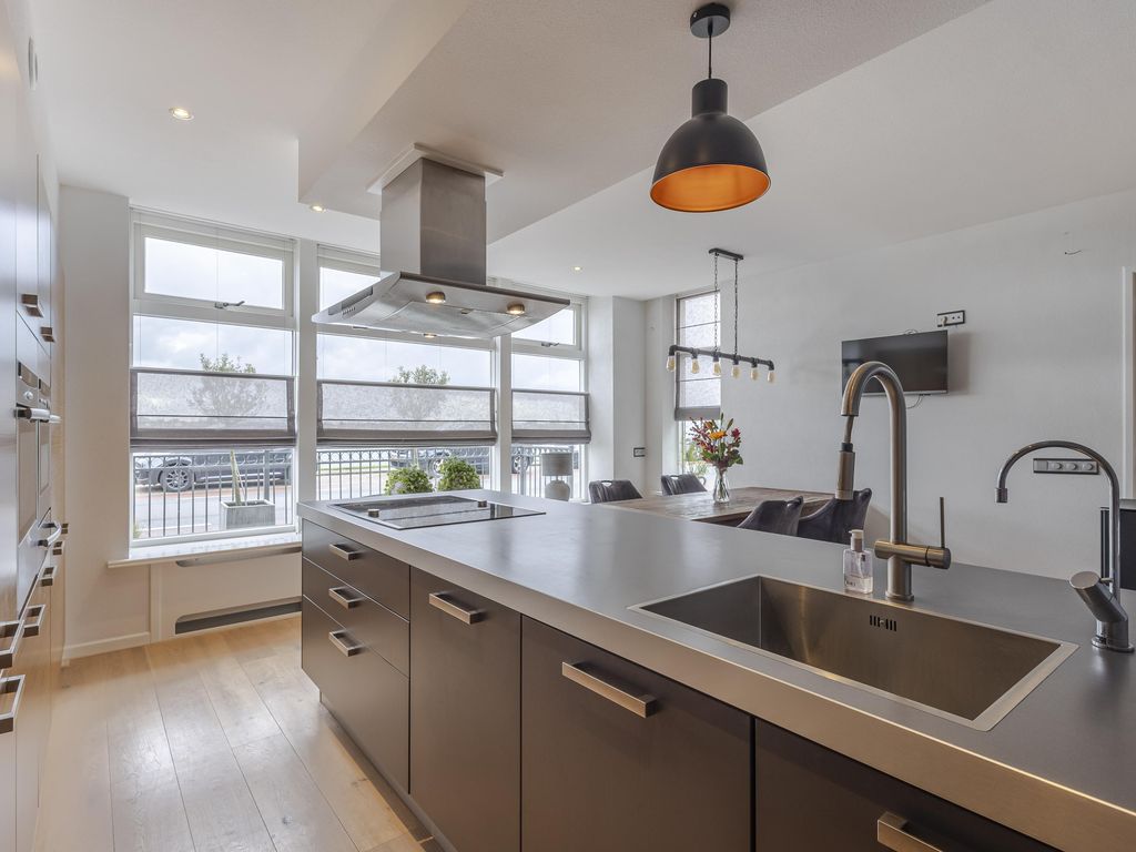 Rivierdijk 255, HARDINXVELD-GIESSENDAM