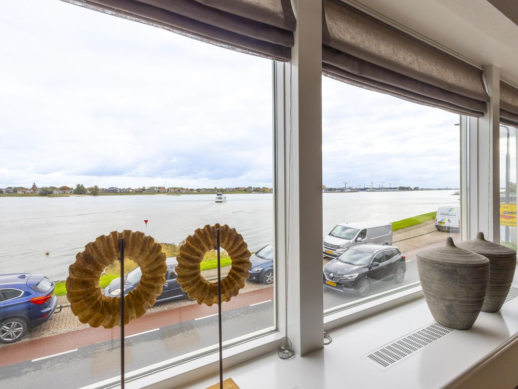 Rivierdijk 255, HARDINXVELD-GIESSENDAM