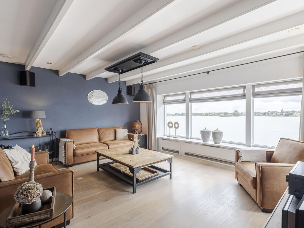 Rivierdijk 255, HARDINXVELD-GIESSENDAM