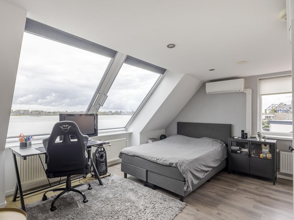 Rivierdijk 255, HARDINXVELD-GIESSENDAM