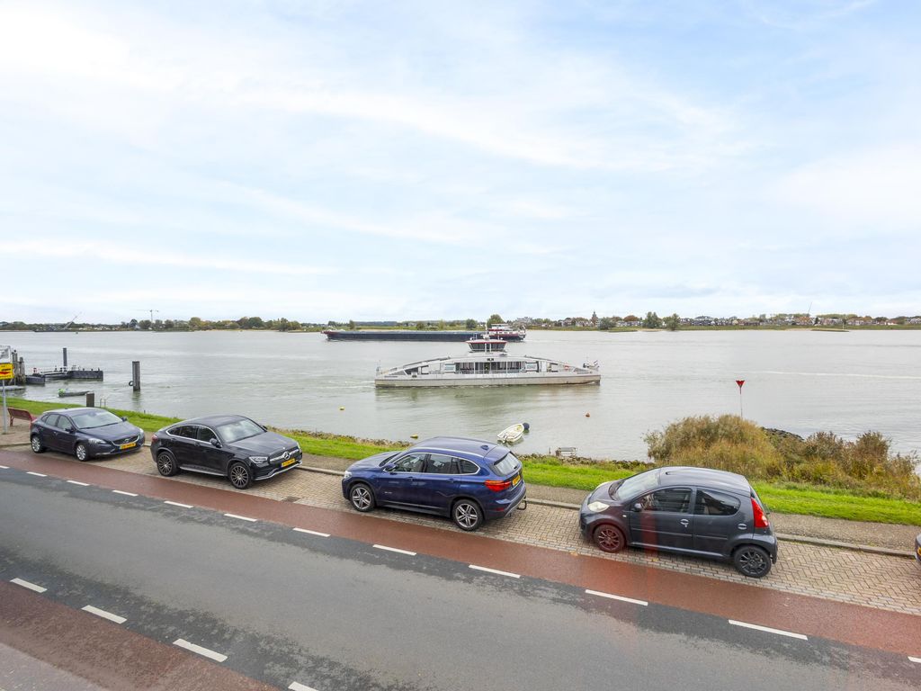 Rivierdijk 255, HARDINXVELD-GIESSENDAM