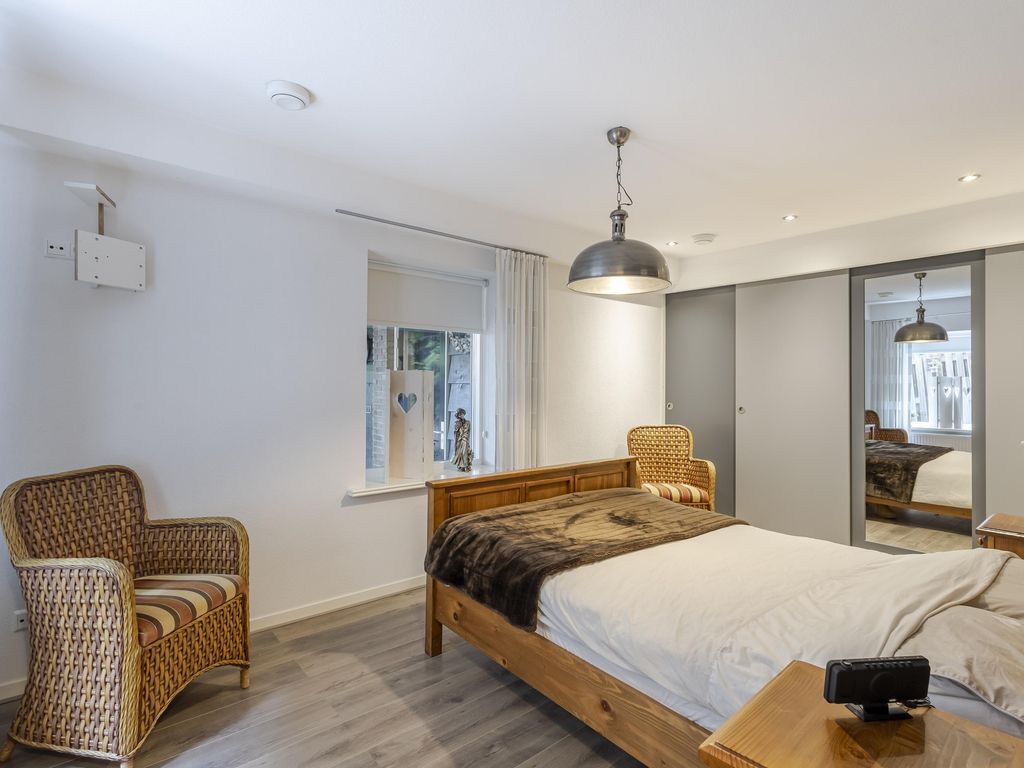 Rivierdijk 255, HARDINXVELD-GIESSENDAM