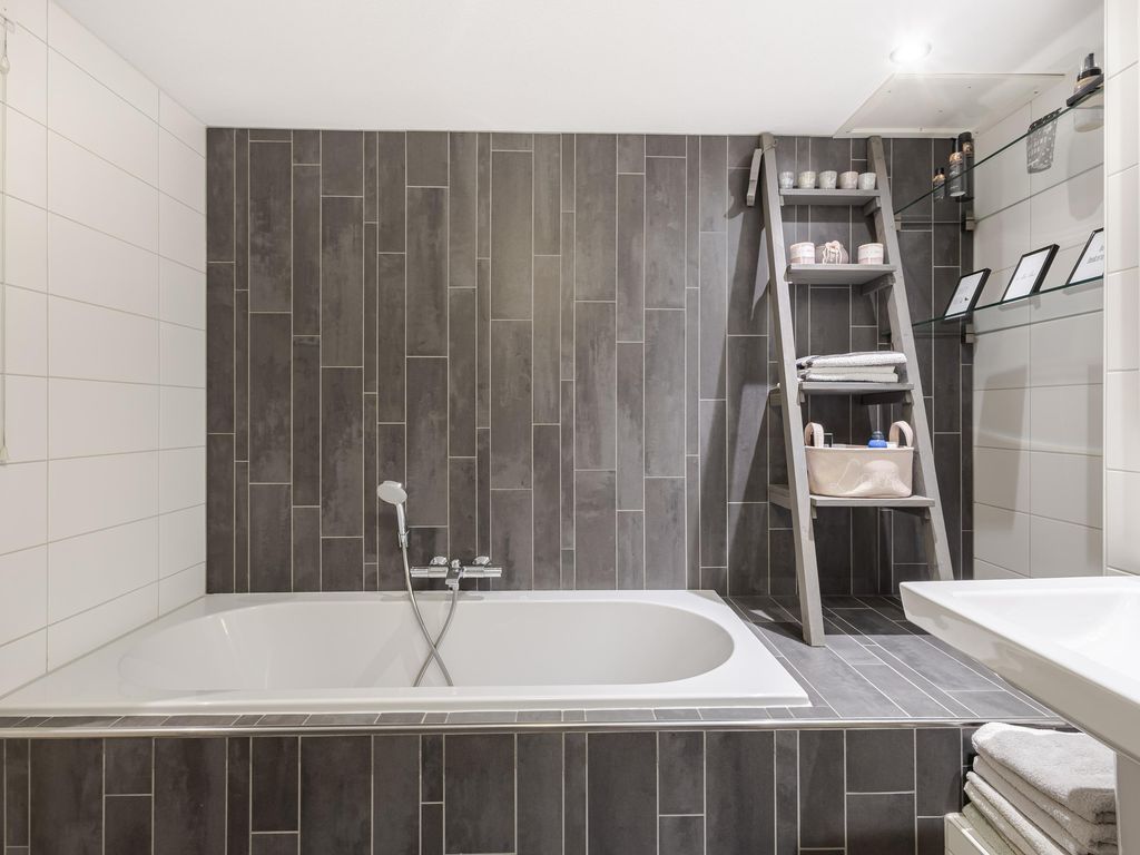 Rivierdijk 255, HARDINXVELD-GIESSENDAM