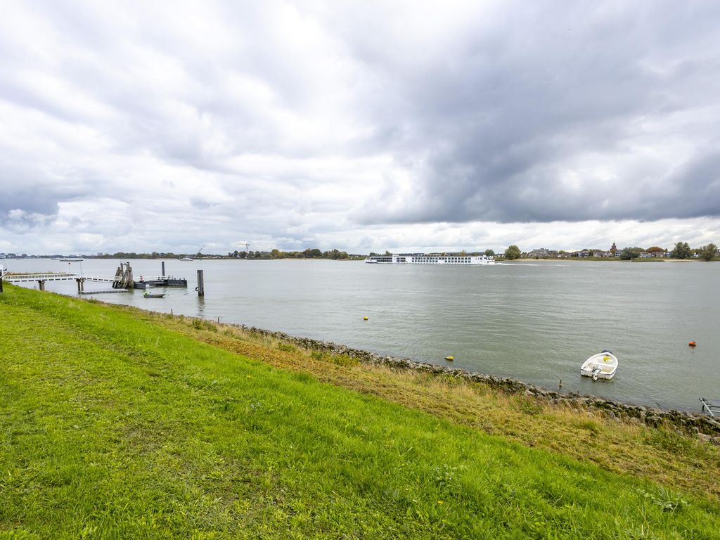 Rivierdijk 255, HARDINXVELD-GIESSENDAM