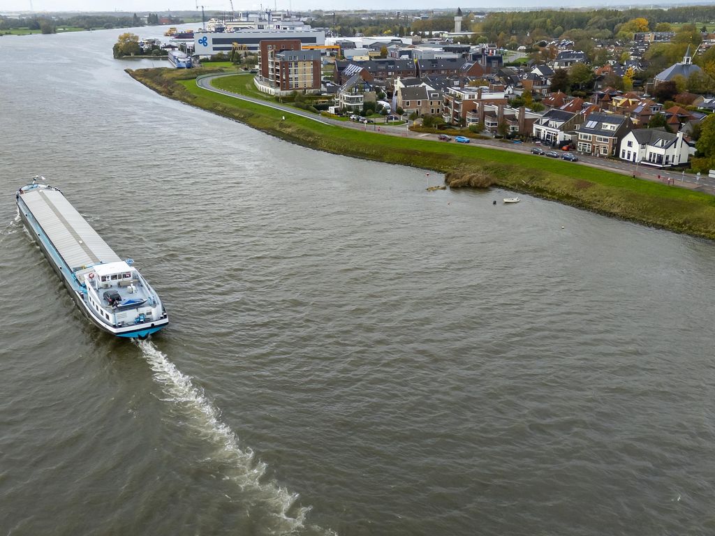 Rivierdijk 255, HARDINXVELD-GIESSENDAM