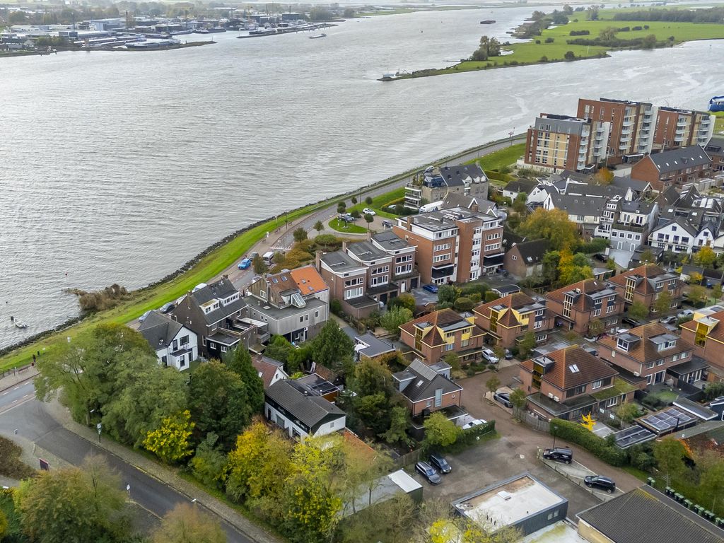 Rivierdijk 255, HARDINXVELD-GIESSENDAM