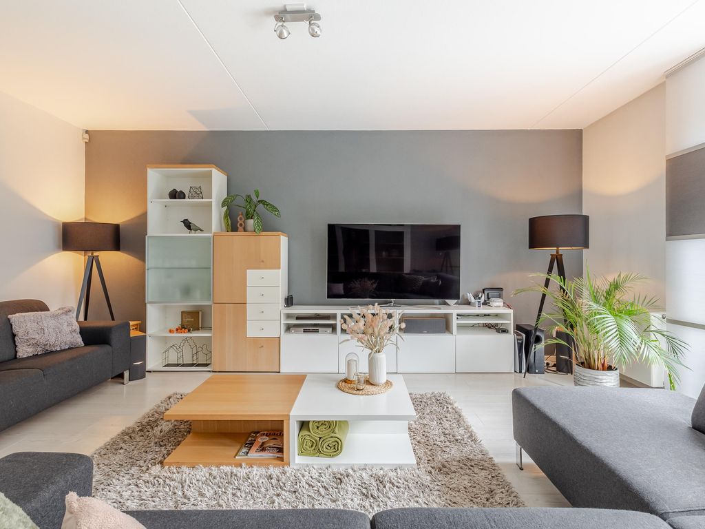 Troelstrastraat 69, HARDINXVELD-GIESSENDAM