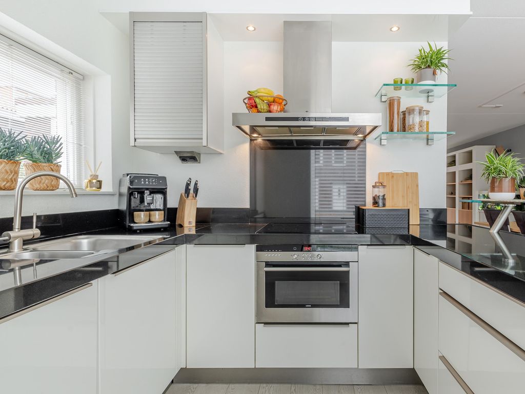 Troelstrastraat 69, HARDINXVELD-GIESSENDAM