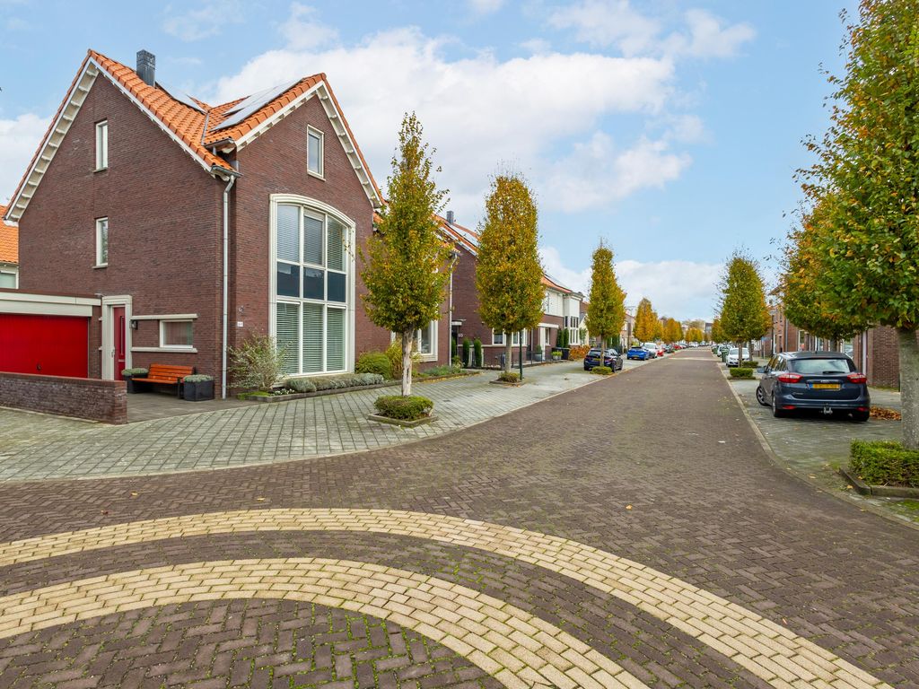 Troelstrastraat 69, HARDINXVELD-GIESSENDAM
