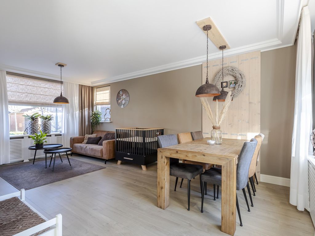 Van Ruysdaelstraat 2, Hardinxveld-Giessendam