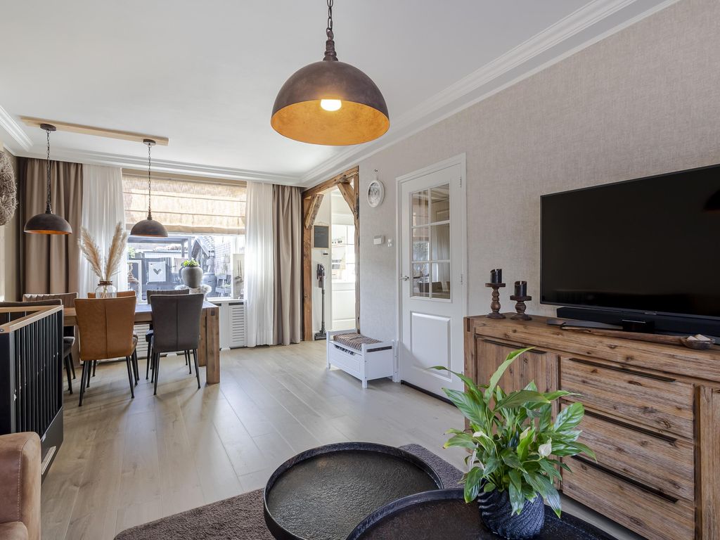 Van Ruysdaelstraat 2, Hardinxveld-Giessendam