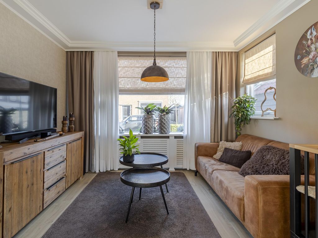 Van Ruysdaelstraat 2, Hardinxveld-Giessendam