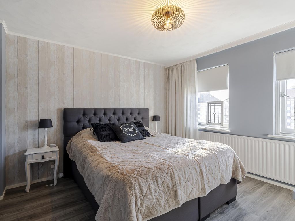 Van Ruysdaelstraat 2, Hardinxveld-Giessendam